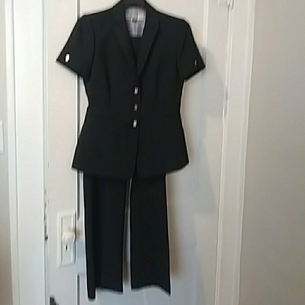 Tahari ASL Suit 2P
